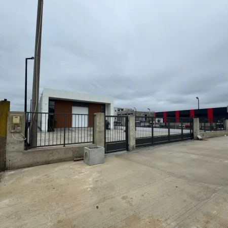 Durres, jepet me qera magazine Kati 0, 2.000 € (Shijak)