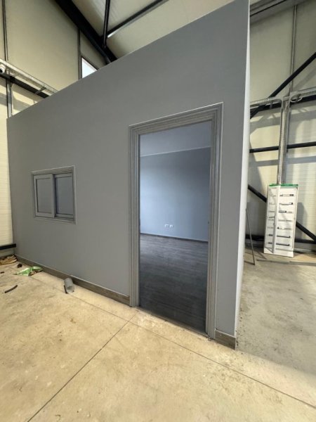 Durres, jepet me qera magazine Kati 0, 2.000 € (Shijak)