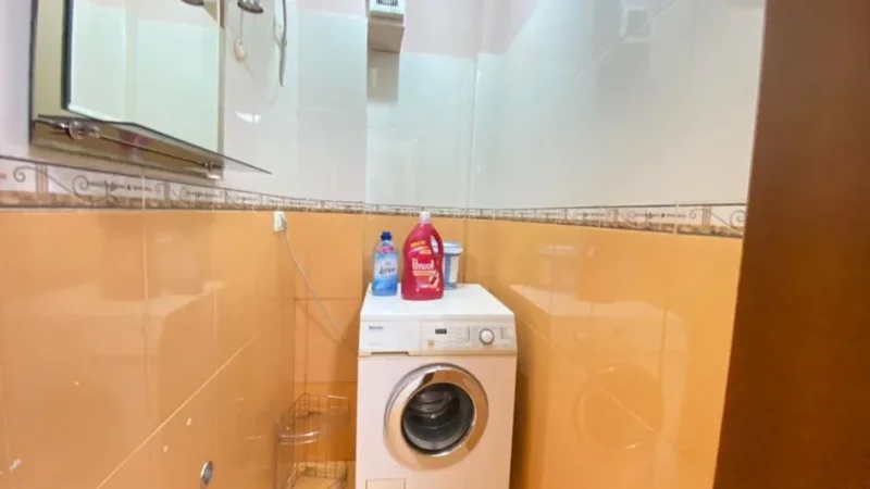 Tirane, jepet me qera apartament 2+1+Ballkon Kati 7, 93 m² 780 € (Rruga e Barrikadave)