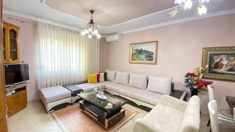 Tirane, jepet me qera apartament 2+1+Ballkon Kati 7, 93 m² 780 € (Rruga e Barrikadave)