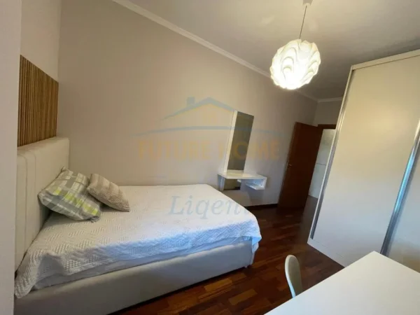 Tirane, jepet me qera apartament 2+1+Aneks , 118 m² 1.300 € (Etc-ja)