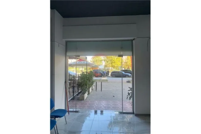 Vlore, jepet me qera dyqan Kati 1, 50 m² 500 € (Sulejman Delvina Qendër, Vlorë)