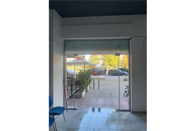 Vlore, jepet me qera dyqan Kati 1, 50 m² 500 € (Sulejman Delvina Qendër, Vlorë)