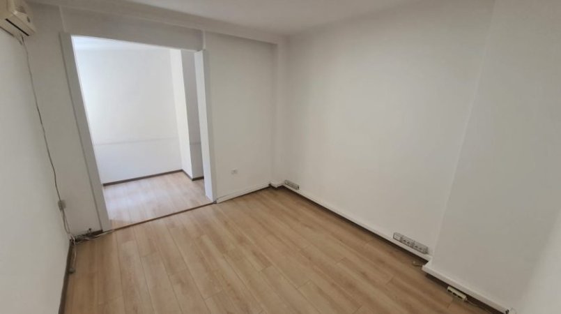 Tirane, jepet me qera zyre Kati 2, 165 m² 1.700 € (PRANE AMBASADES SE KOSOVES)