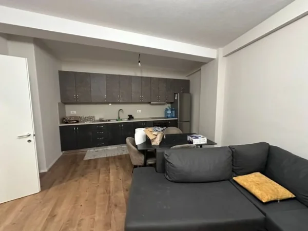 Tirane, jepet me qera apartament 1+1+Ballkon Kati 5, 450 €