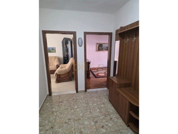 Tirane, jepet me qera apartament 2+1 , 90 m² 500 € (SELVIA)