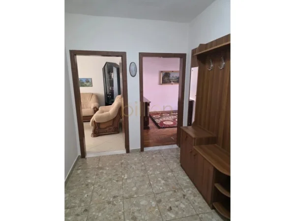 Tirane, jepet me qera apartament 2+1 , 90 m² 500 € (SELVIA)