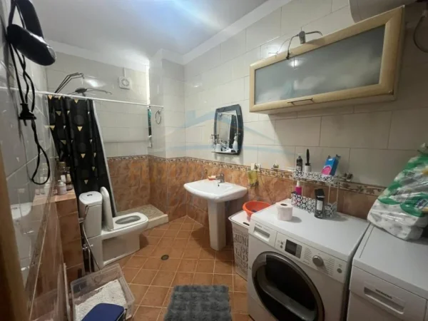 Tirane, jepet me qera apartament 2+1 Kati 6, 80 m² 726 € (Kompleksi Deliorgji)