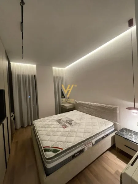 Tirane, jepet me qera apartament 1+1+Ballkon Kati 5, 65 m² 900 € (SQUARE 21)