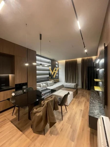 Tirane, jepet me qera apartament 1+1+Ballkon Kati 5, 65 m² 900 € (SQUARE 21)