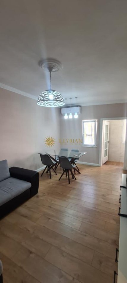 Tirane, jepet me qera apartament 2+1+Ballkon , 55 m² 750 € (Blloku)