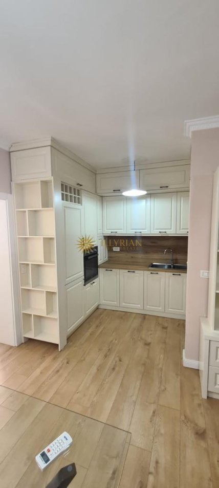 Tirane, jepet me qera apartament 2+1+Ballkon , 55 m² 750 € (Blloku)