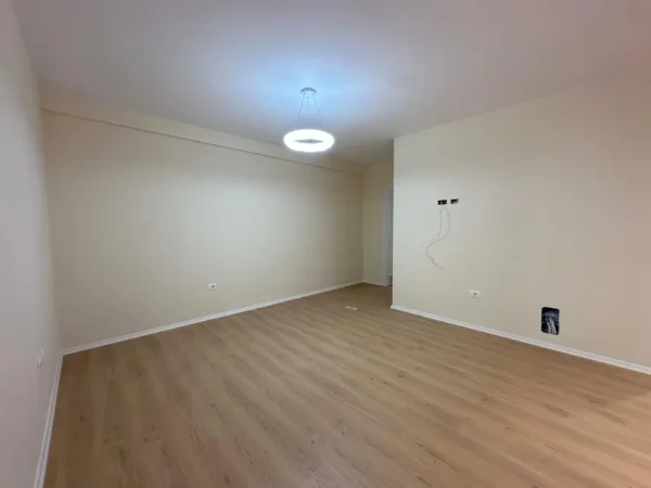 Tirane, jepet me qera apartament 2+1+Aneks+Ballkon Kati 3, 97 m² 550 € (yzberisht)