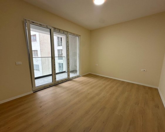 Tirane, jepet me qera ambjent biznesi Kati 3, 97 m² 550 € (yzberisht)