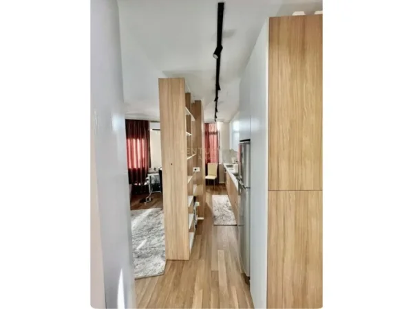 Tirane, jepet me qera apartament 1+1 Kati 4, 40 m² 550 € (Pazari i ri)