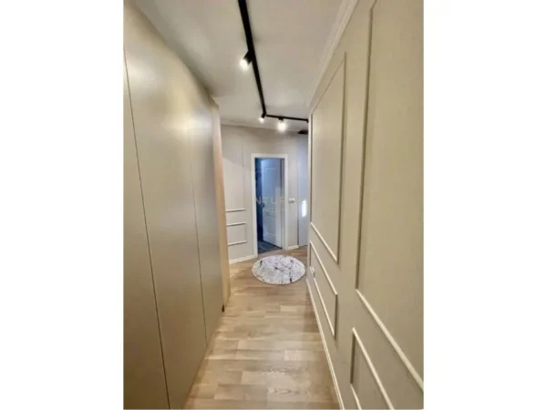 Tirane, jepet me qera apartament 1+1 Kati 4, 40 m² 550 € (Pazari i ri)