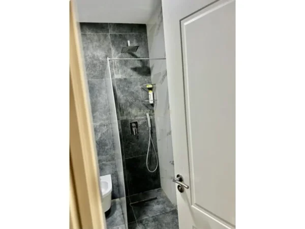 Tirane, jepet me qera apartament 1+1 Kati 4, 40 m² 550 € (Pazari i ri)