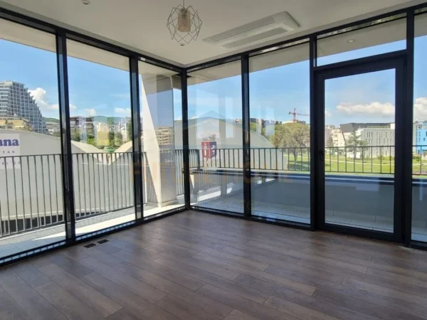 Tirane, jepet me qera zyre Kati 2, 131 m² 1.400 € (Lake View , Liqeni Artifical)