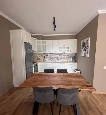 Tirane, jepet me qera apartament 2+1 Kati 3, 108 m² 900 € (Kopeshti Botanik)