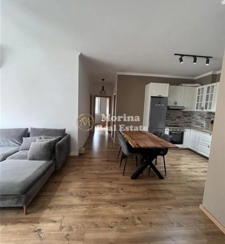 Tirane, jepet me qera apartament 2+1 Kati 3, 108 m² 900 € (Kopeshti Botanik)