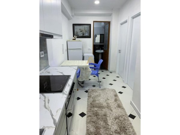 Tirane, jepet me qera apartament 1+1 Kati 1, 400 € (5 maji)
