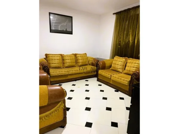 Tirane, jepet me qera apartament 1+1 Kati 1, 400 € (5 maji)