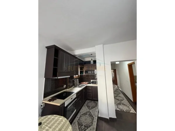 Tirane, jap me qera apartament 3+1+Ballkon Kati 3, 100 m² 500 € (FRESK)