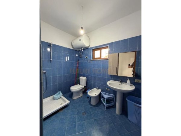 Tirane, jepet me qera apartament 3+1 Kati 3, 100 m² 500 € (FRESK)