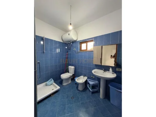 Tirane, jepet me qera apartament 3+1 Kati 3, 100 m² 500 € (FRESK)
