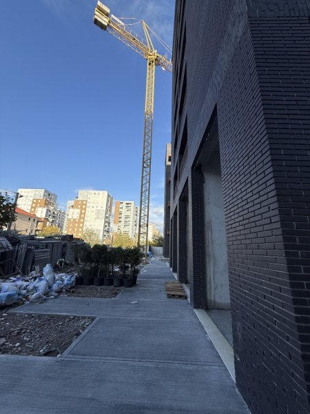 Tirane, shitet dyqan Kati 0, 150.000 € (Rruga Dafinave)