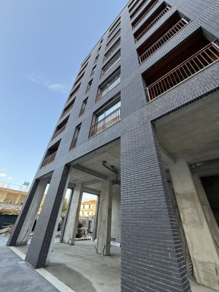 Tirane, shitet dyqan Kati 0, 150.000 € (Rruga Dafinave)