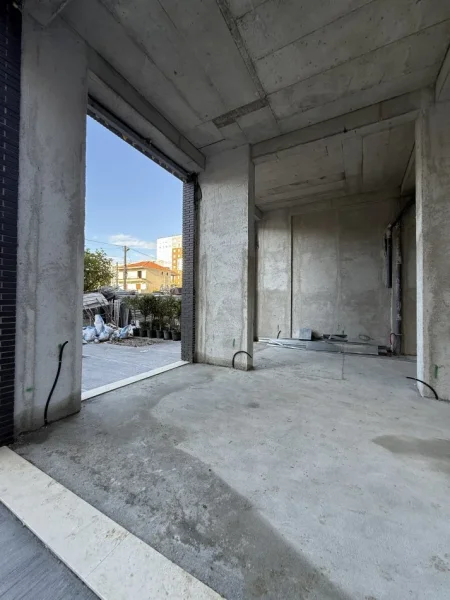 Tirane, shitet dyqan Kati 0, 150.000 € (Rruga Dafinave)