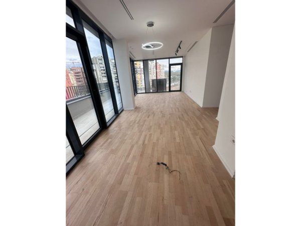 Tirane, shitet apartament 2+1+Ballkon Kati 5, 129 m² 486.000 € (REZIDENCA LAKE VIEW)