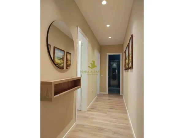 Tirane, jepet me qera apartament 2+1+Ballkon Kati 4, (Rruga e Elbasanit)
