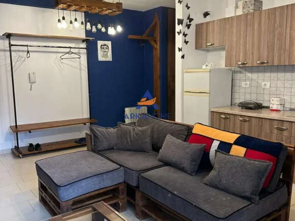 Tirane, jepet me qera apartament 1+1+Ballkon Kati 2, 67 m² 600 € 