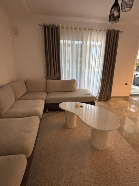 Tirane, jepet me qera apartament 2+1+Ballkon Kati 3, 80 m² 800 € (Rruga "Idriz Dollaku")