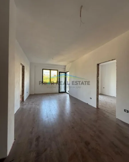 Tirane, shitet apartament 2+1+2 Kati 4, 95 m² 92.500 € (Pakuqan)