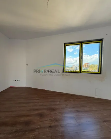 Tirane, shitet apartament 2+1+2 Kati 4, 95 m² 92.500 € (Pakuqan)