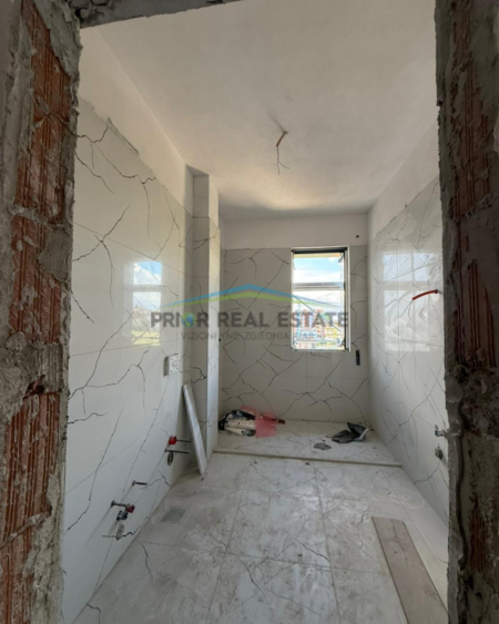 Tirane, shitet apartament 2+1+Ballkon Kati 4, 95 m² 92.500 € (Pakuqan)