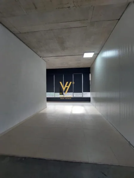 Tirane, jepet me qera ambjent biznesi Kati 1, 800 m² 4.800 € (TOP CHANNEL)