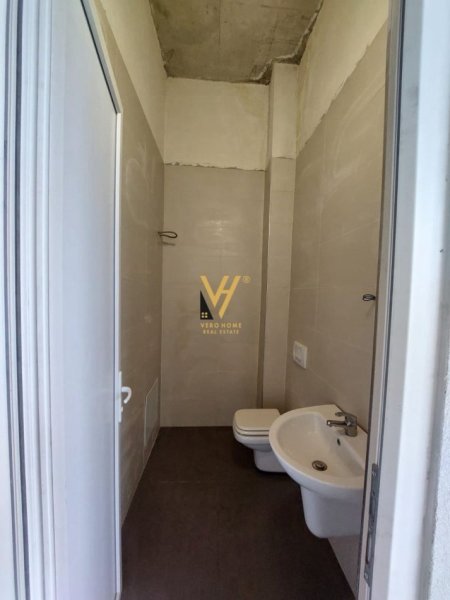 Tirane, jepet me qera ambjent biznesi Kati 1, 800 m² 4.800 € (TOP CHANNEL)