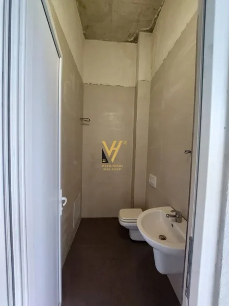 Tirane, jepet me qera ambjent biznesi Kati 1, 800 m² 4.800 € (TOP CHANNEL)