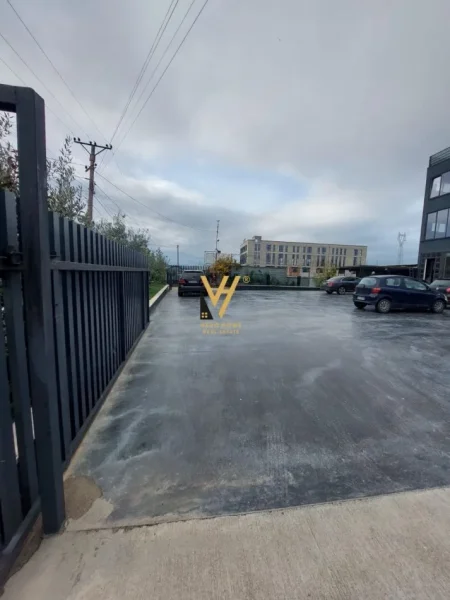 Tirane, jepet me qera ambjent biznesi Kati 1, 800 m² 4.800 € (TOP CHANNEL)