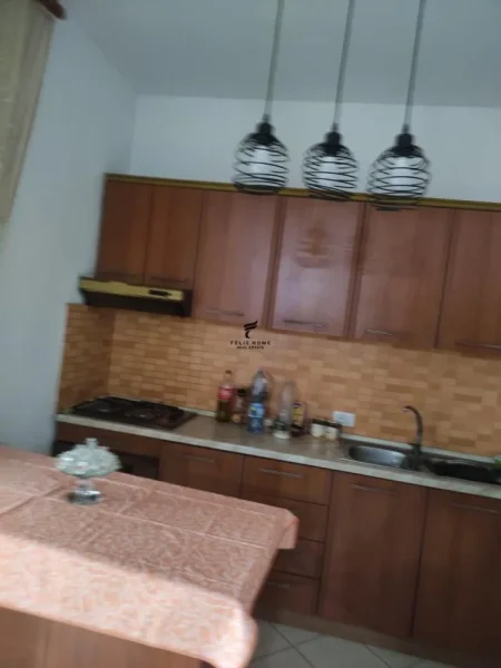Tirane, jepet me qera apartament 2+1 Kati 3, 98 m² 580 € (SIRI KODRA)