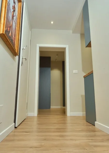 Tirane, shes apartament 1+1+Ballkon Kati 5, 44 m² 177.000 € (Blloku)