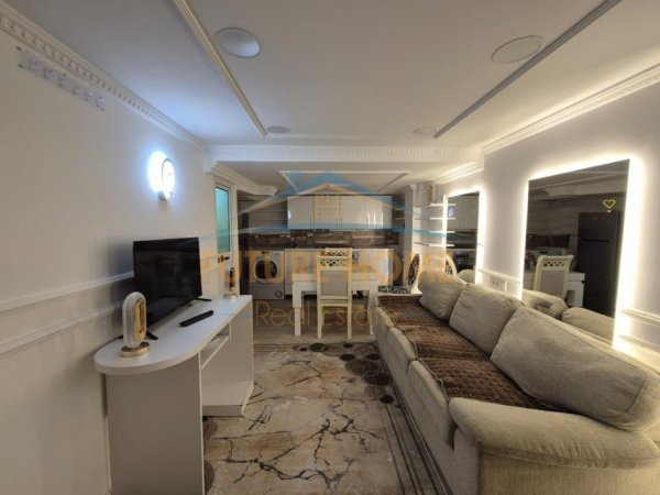 Tirane, jepet me qera apartament duplex 1+1 Kati 0, 40 m² 550 € 