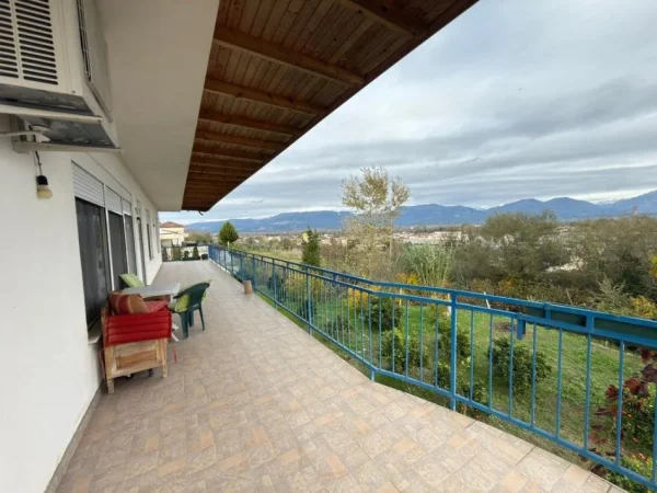 Tirane, shitet Vile 2 Katshe Kati 1, 256 m² 280.000 € (Preze)