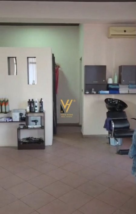 Tirane, jepet me qera zyre Kati 1, 45 m² 650 € (RRUGA E ELBASANIT)