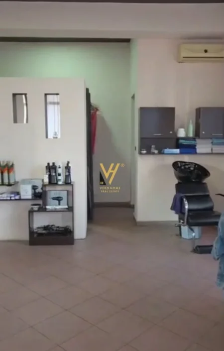 Tirane, jepet me qera zyre Kati 1, 45 m² 650 € (RRUGA E ELBASANIT)