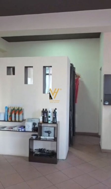Tirane, jepet me qera zyre Kati 1, 45 m² 650 € (RRUGA E ELBASANIT)